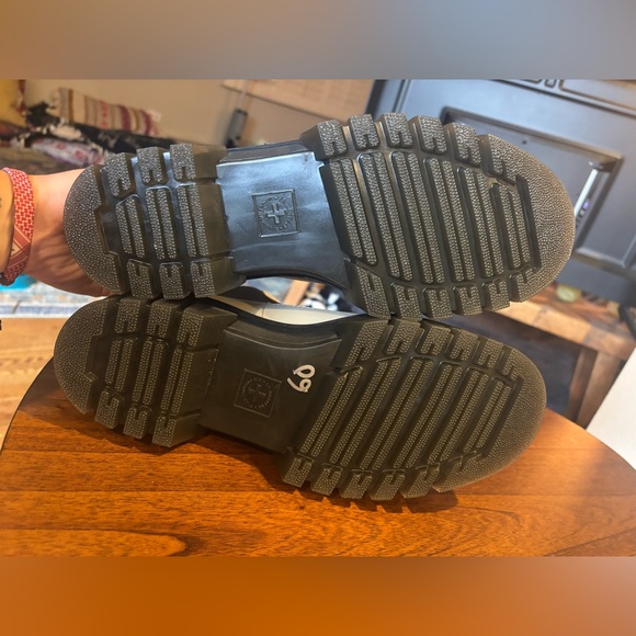 Dr. Martens Audrick Nappa Leather Platform Chelsea Boots Women’s Size 10 NWOT - Picture 2 of 6